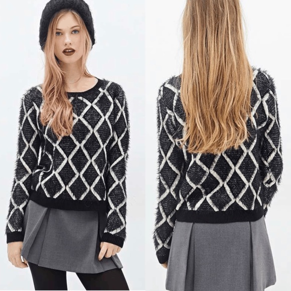 Forever 21 Sweaters - Forever21 Diamond Pattern Fuzzy Sweater